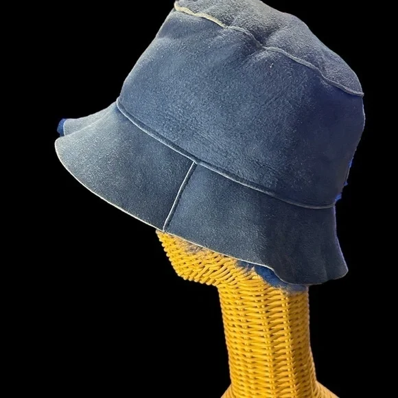 VINTAGE BURBERRY BLUE SUEDE BUCKET HAT. Wheeling lining. NEW - Picture 2 of 7